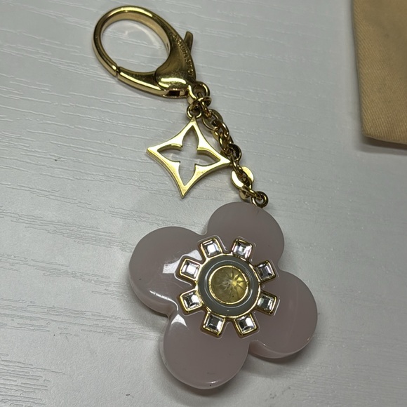 Authenticity 🩷Louis Vuitton 🩷 Pinks Gold Charm keyholder - Picture 7 of 17